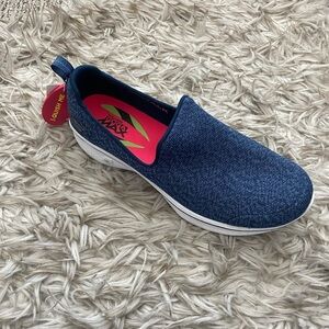 NWT Skechers Gen 5 Sneakers